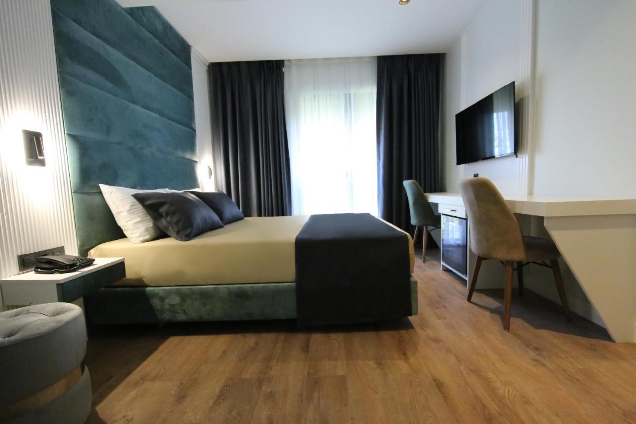 Axu Airport Hotel Arnavutkoy Exterior foto A room at the hotel