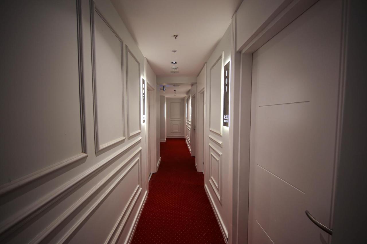 Axu Airport Hotel Arnavutkoy Exterior foto A corridor at the hotel
