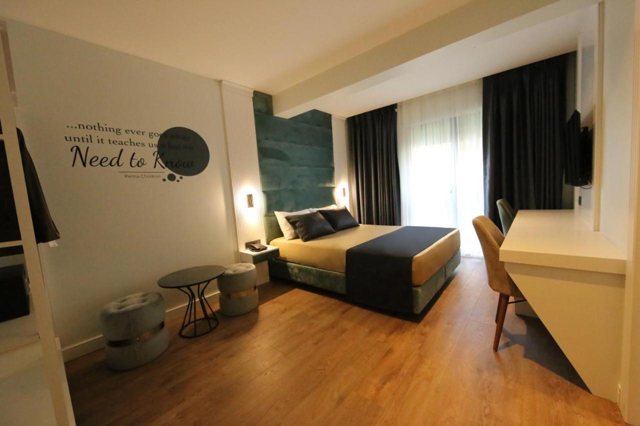 Axu Airport Hotel Arnavutkoy Exterior foto A room at the hotel