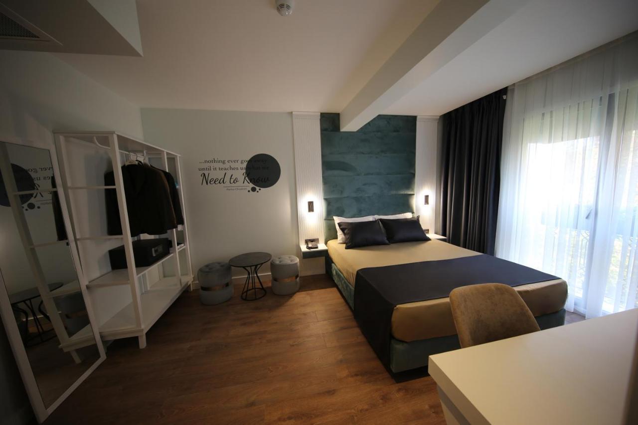 Axu Airport Hotel Arnavutkoy Exterior foto A room at Hotel Le Soleil