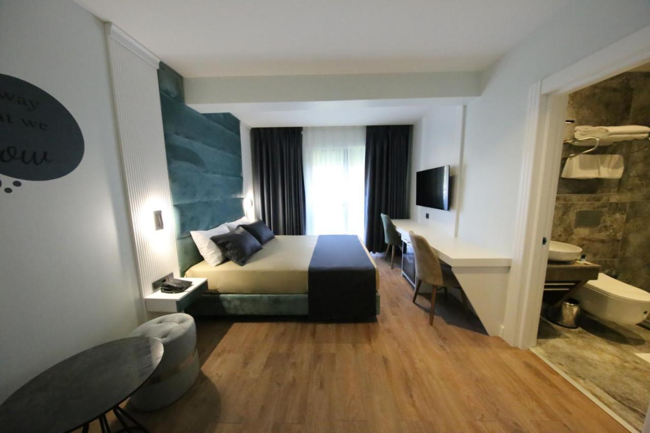 Axu Airport Hotel Arnavutkoy Exterior foto A room at the hotel
