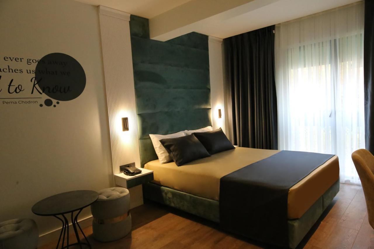 Axu Airport Hotel Arnavutkoy Exterior foto A room at the hotel