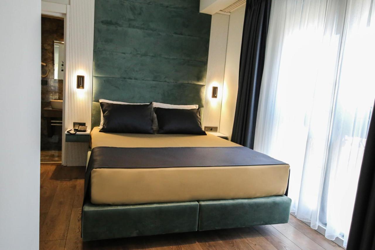 Axu Airport Hotel Arnavutkoy Exterior foto A room at the hotel
