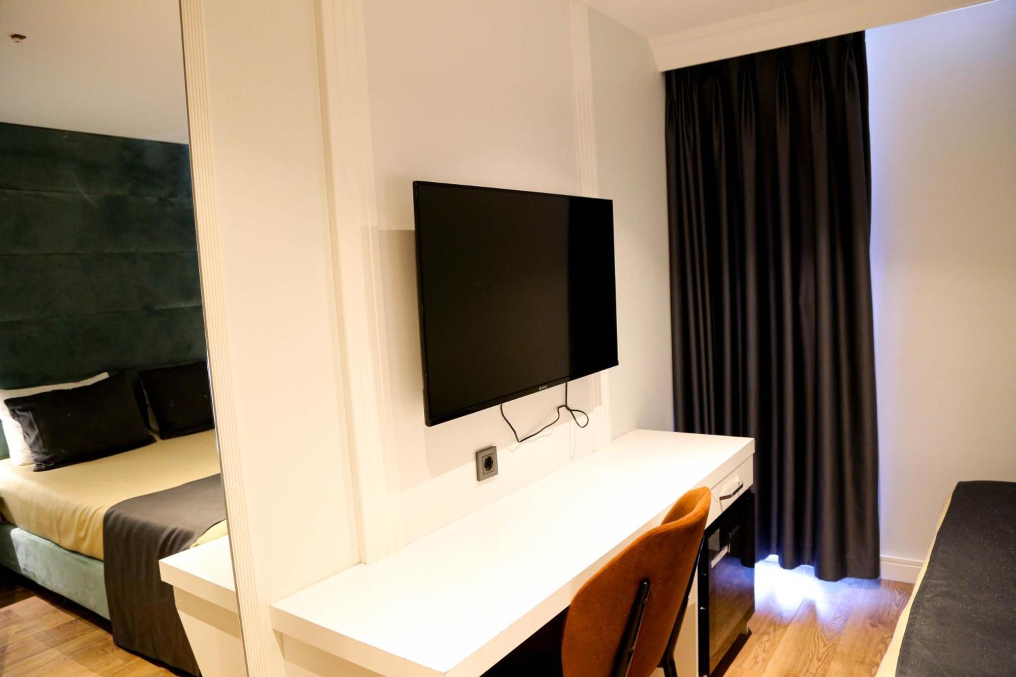 Axu Airport Hotel Arnavutkoy Exterior foto A room at the hotel