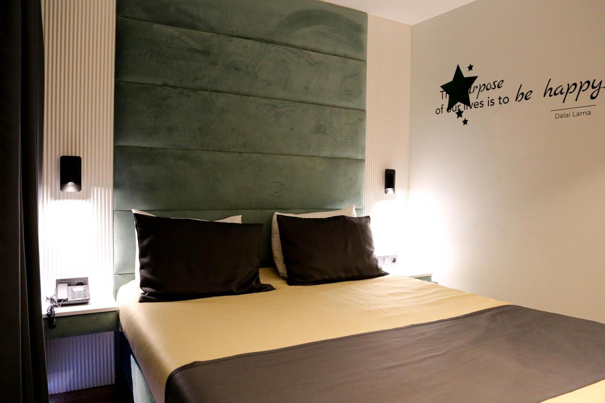 Axu Airport Hotel Arnavutkoy Exterior foto A room at the hotel