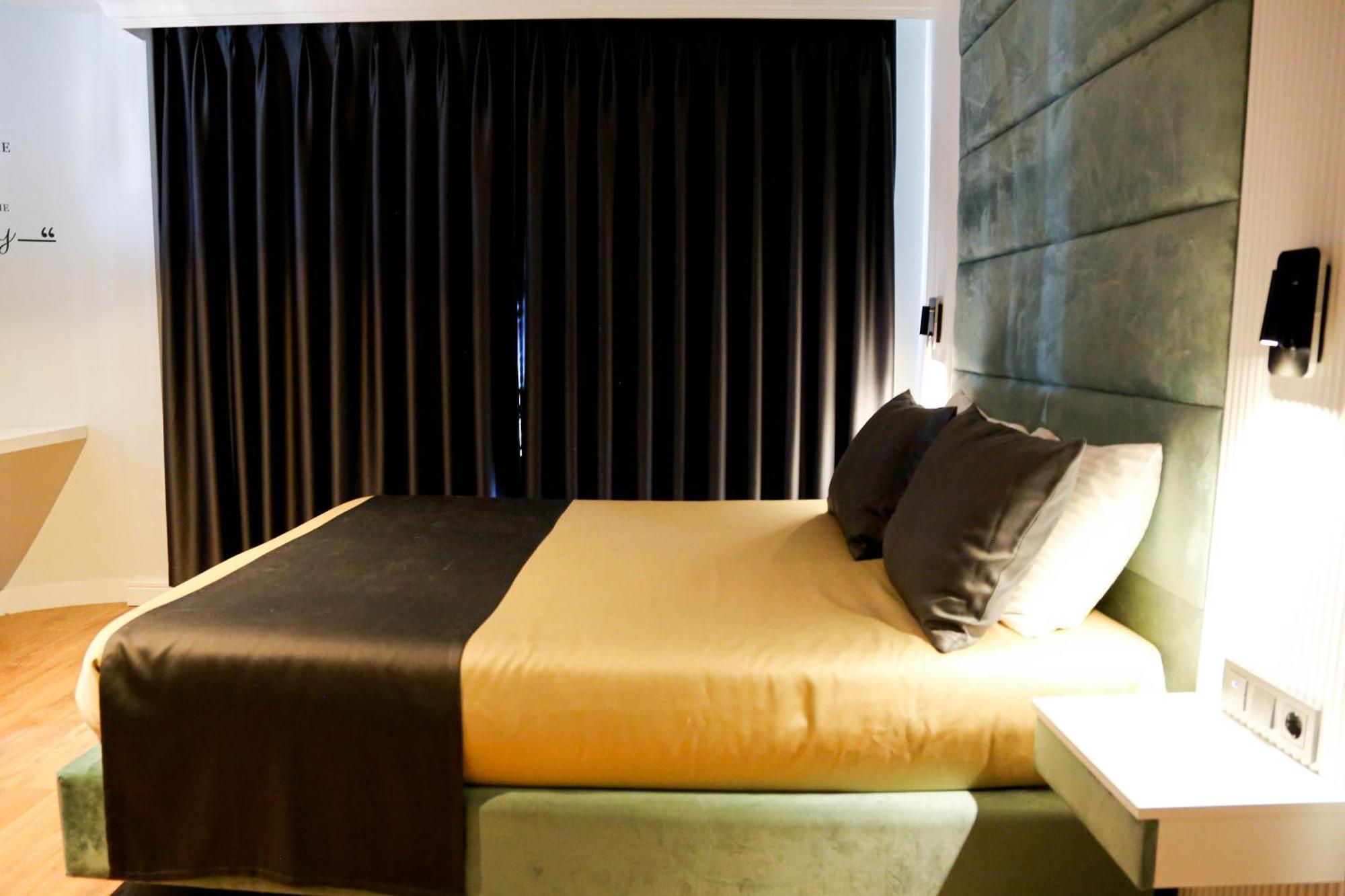 Axu Airport Hotel Arnavutkoy Exterior foto A bedroom at the hotel