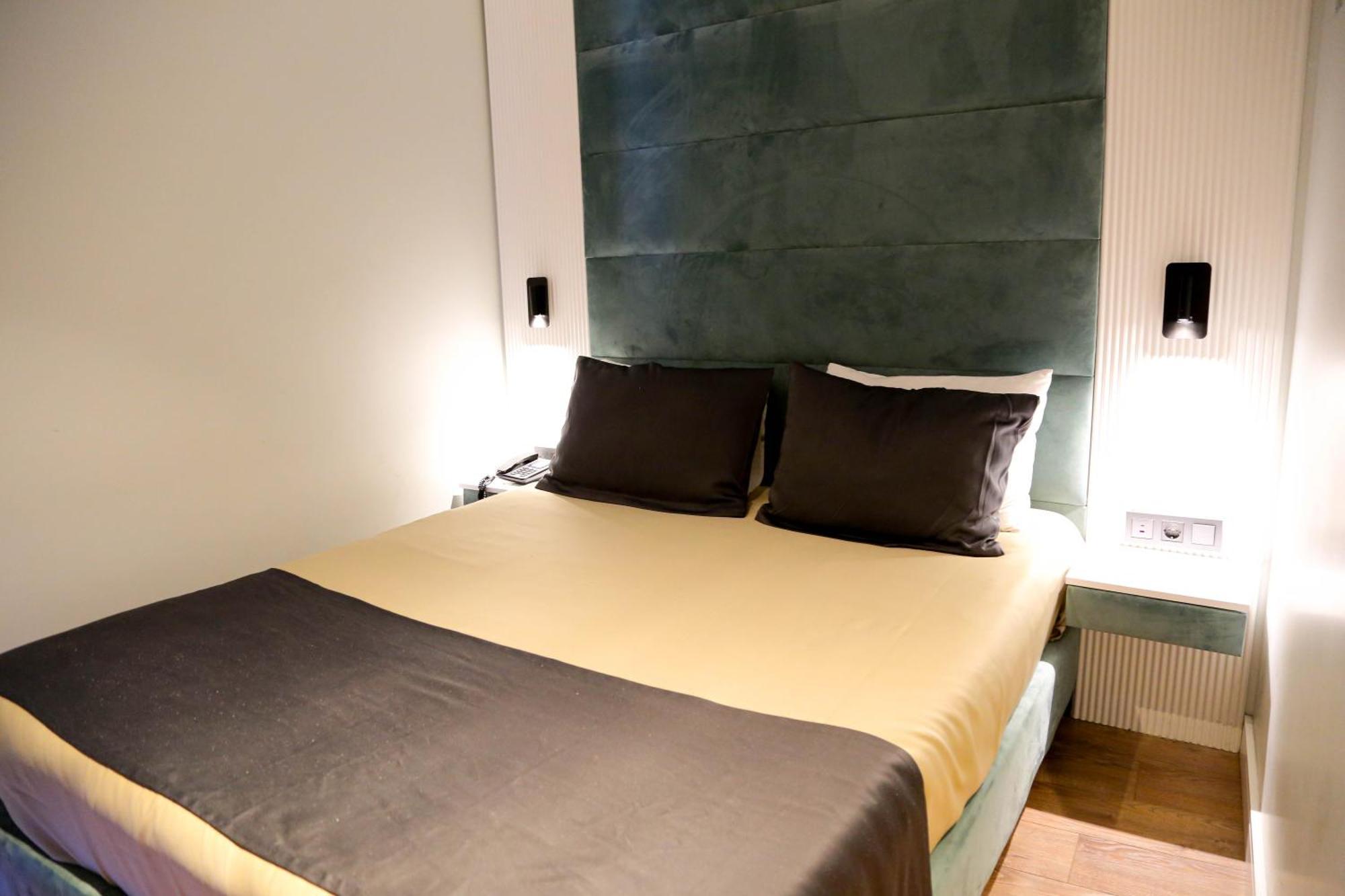 Axu Airport Hotel Arnavutkoy Exterior foto A bedroom at the hotel
