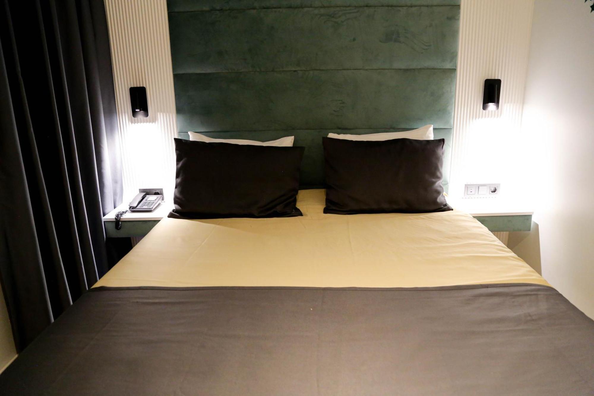 Axu Airport Hotel Arnavutkoy Exterior foto A bed