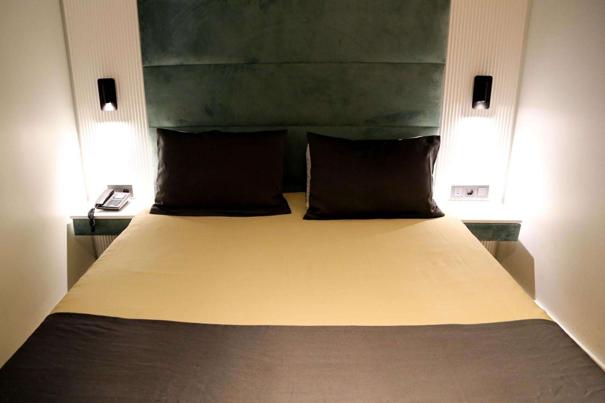 Axu Airport Hotel Arnavutkoy Exterior foto A bed