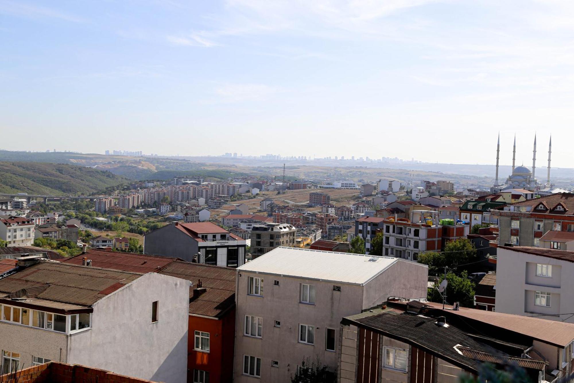 Axu Airport Hotel Arnavutkoy Exterior foto A view of the district