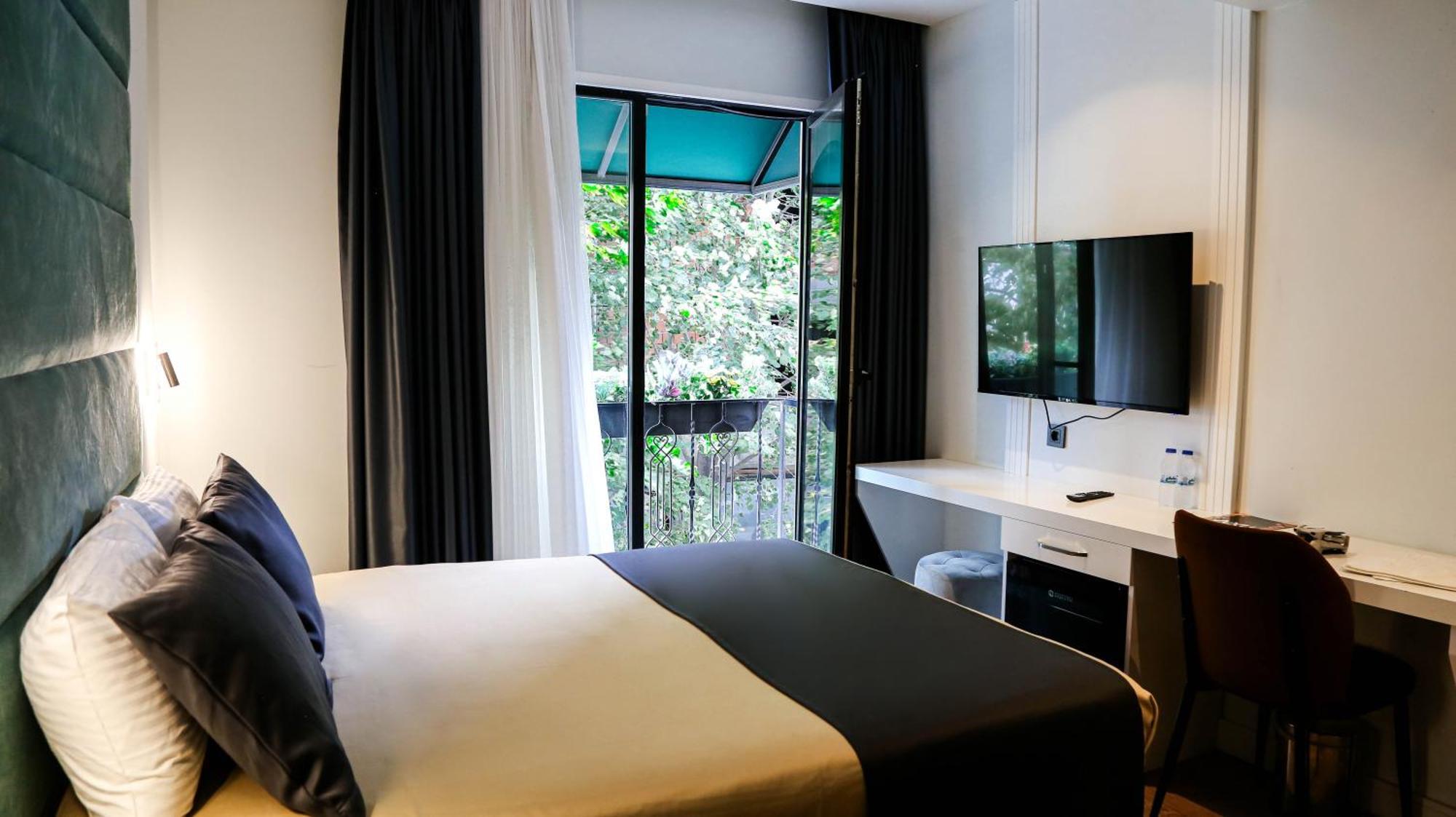 Axu Airport Hotel Arnavutkoy Exterior foto A room at the hotel